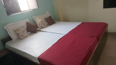 Bedroom Image of Shivay PG  in Sector 27, Noida