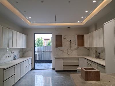 Kitchen Image of 2700 Sq.ft 4 BHK Builder Floor for sale in Paschim Vihar New Delhi for Rs. 60000000