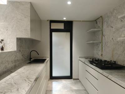 Kitchen Image of 2200 Sq.ft 4 BHK Apartment / Flat for sale in Vile Parle West Mumbai for Rs. 100000000