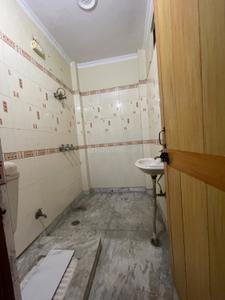 Bathroom Image of 2000 Sq.ft 3.5 BHK Apartment / Flat for rent in Govindpuram Ghaziabad for Rs. 22000