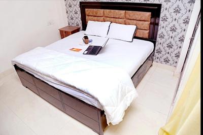 Bedroom Image of 900 Sq.ft 2 BHK Apartment / Flat for rent in Rajpur Khurd Extension New Delhi for Rs. 23000