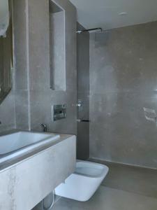 Common Bathroom Image of 2200 Sq.ft 4 BHK Apartment / Flat for sale in Lodha Sterling, Thane West Thane for Rs. 40000000