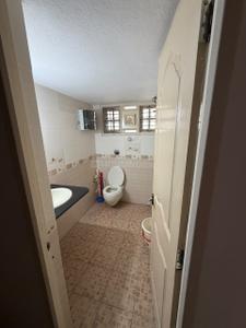 Bathroom Image of 3000 Sq.ft 5 BHK Independent House for rent in Kadri Mangalore for Rs. 120000