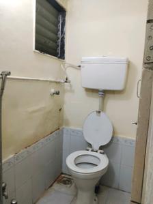 Common Bathroom One Image of 350 Sq.ft 1 BHK Apartment / Flat for rent in Kandivali West Mumbai for Rs. 25200