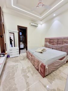 Bedroom Image of 1500 Sq.ft 3 BHK Builder Floor for sale in Mukherjee Nagar New Delhi for Rs. 25000000
