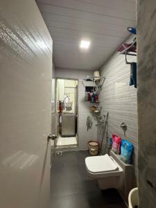 Bathroom Image of 1500 Sq.ft 4 BHK Apartment / Flat for rent in Cosmos Jewels, Thane West Thane for Rs. 100000