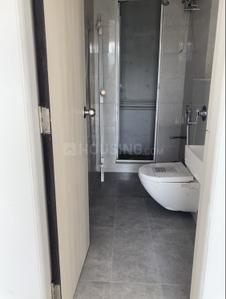 Bathroom Image of 600 Sq.ft 2 BHK Apartment / Flat for sale in Eternia At Kalpataru Parkcity, Kolshet Thane for Rs. 12300000