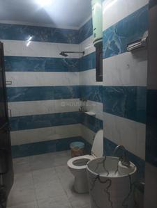 Bathroom Image of 1300 Sq.ft 3 BHK Apartment / Flat for rent in Kirpal Apartments, Patparganj New Delhi for Rs. 36000
