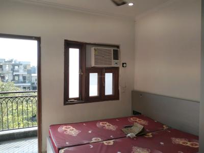 Bedroom Image of 250 Sq.ft 1 RK Builder Floor for rent in Mukherjee Nagar New Delhi for Rs. 17000