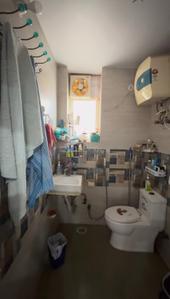 Bathroom Image of 1150 Sq.ft 2.5 BHK Apartment / Flat for sale in Indraprastha Villa, Sector 61 Noida for Rs. 17000000