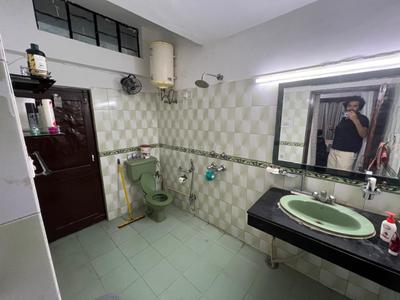 Bathroom Image of 1800 Sq.ft 6 BHK Independent House for sale in Sector 15 Gurgaon for Rs. 50000000