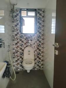 Common Bathroom Image of 600 Sq.ft 1 BHK Apartment / Flat for sale in Mulund East Mumbai for Rs. 12500000