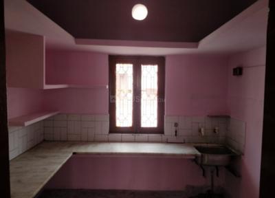 Kitchen Image of 1000 Sq.ft 1 BHK Independent House for rent in Rabindra Palli Colony Lucknow for Rs. 13000