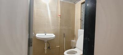 Bathroom Image of 885 Sq.ft 2 BHK Apartment / Flat for rent in DB Ozone, Dahisar East Mumbai for Rs. 25000