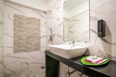 Bathroom Image of 4200 Sq.ft 6 BHK Apartment / Flat for sale in Khar West Mumbai for Rs. 240000000
