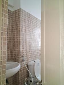 Common Bathroom Image of 1565 Sq.ft 3 BHK Apartment / Flat for sale in Paras Tierea, Sector 137 Noida for Rs. 14000000