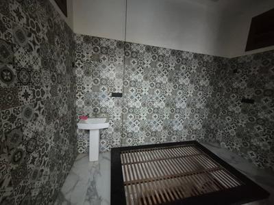 Bathroom Image of 1400 Sq.ft 2 BHK Builder Floor for rent in Sikandra Agra for Rs. 20000