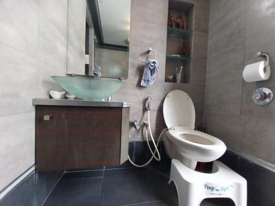 Bathroom Image of 2000 Sq.ft 2.5 BHK Penthouse for sale in Dadar East Mumbai for Rs. 90000000