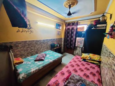 Bedroom Image of 900 Sq.ft 3 BHK Apartment / Flat for sale in  RWA Dilshad Colony Block E Markets WA, Dilshad Garden New Delhi for Rs. 6500000