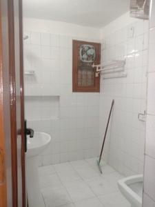 Common Bathroom Image of 2000 Sq.ft 3 BHK Apartment / Flat for sale in DDA Flats Vasant Kunj, Vasant Kunj New Delhi for Rs. 52500000