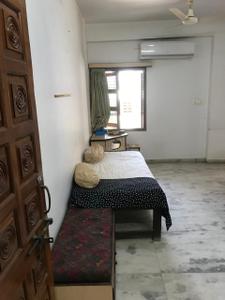 Bedroom Image of 1250 Sq.ft 2 BHK Apartment / Flat for rent in Shahibaug Ahmedabad for Rs. 22000