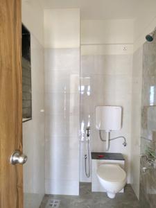 Common Bathroom Image of 900 Sq.ft 2 BHK Apartment / Flat for rent in Terraform Iris, Kasarvadavali Thane for Rs. 18500