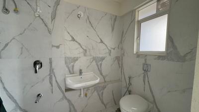Bathroom Image of 500 Sq.ft 1 BHK Apartment / Flat for rent in Swastik Platinum, Vikhroli East Mumbai for Rs. 39000
