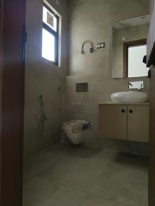 Common Bathroom Image of 1250 Sq.ft 3 BHK Builder Floor for sale in Vaishali Ghaziabad for Rs. 18000004