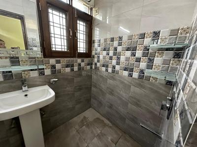 Bathroom Image of 1100 Sq.ft 3 BHK Apartment / Flat for sale in Sector 10A Gurgaon for Rs. 20000000