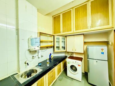 Kitchen Image of 1250 Sq.ft 1.5 BHK Apartment / Flat for rent in Satellite Ahmedabad for Rs. 20000