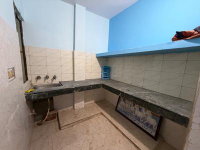 Kitchen Image of 520 Sq.ft 2 BHK Builder Floor for rent in Mayur Vihar Phase 1 New Delhi for Rs. 15500