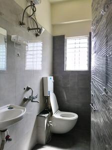 Common Bathroom Image of 600 Sq.ft 1 BHK Apartment / Flat for rent in Bhoirwadi Pune for Rs. 17500