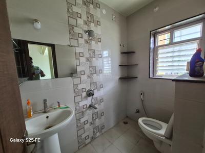 Bathroom Image of 1680 Sq.ft 3 BHK Apartment / Flat for rent in Main Road Ranchi for Rs. 30000