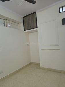 Bedroom Image of 720 Sq.ft 2 BHK Builder Floor for rent in Mukherjee Nagar New Delhi for Rs. 30000