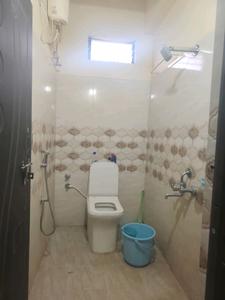 Common Bathroom Image of 1050 Sq.ft 2 BHK Apartment / Flat for rent in Kondapur Hyderabad for Rs. 34000