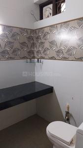 Bathroom Image of 700 Sq.ft 1 BHK Builder Floor for rent in Arjun Nagar New Delhi for Rs. 32000