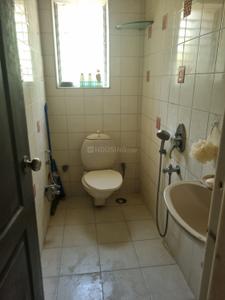 Bathroom Image of 650 Sq.ft 1 BHK Apartment / Flat for rent in Maimoon Apartments, Prabhadevi Mumbai for Rs. 90000