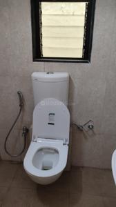 Bathroom Image of 600 Sq.ft 2 BHK Apartment / Flat for rent in Avadhoot Bhoiwada Chandra Bhuvan CHSL, Parel Mumbai for Rs. 63000