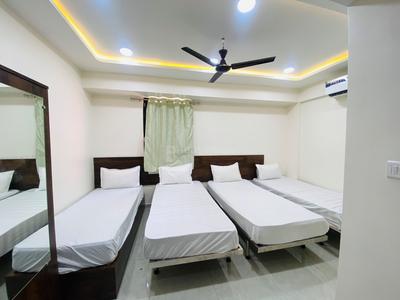 Bedroom Image of Yuvis boys pg in Satellite, Ahmedabad