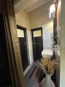 Bathroom Image of 550 Sq.ft 1 BHK Apartment / Flat for rent in Goregaon West Mumbai for Rs. 42000