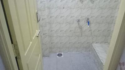 Bathroom Image of 1200 Sq.ft 2 BHK Builder Floor for rent in Malleswaram Bengaluru for Rs. 25000