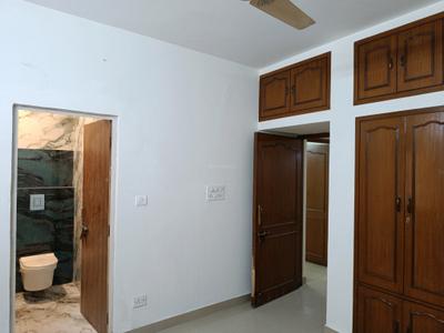 Bedroom Image of 2000 Sq.ft 4 BHK Apartment / Flat for rent in Sarita Vihar New Delhi for Rs. 75000