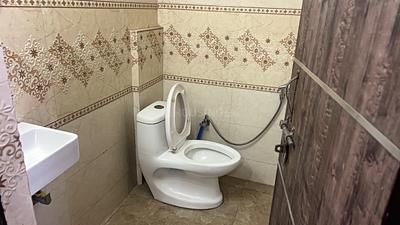 Bathroom Image of 300 Sq.ft 1 RK Apartment / Flat for rent in Pioneer Park, Sector 61 Gurgaon for Rs. 17000