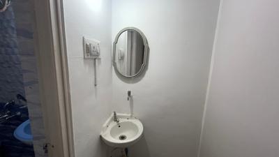Bathroom Image of 750 Sq.ft 1 BHK Apartment / Flat for rent in Gokul Garden, Viman Nagar Pune for Rs. 28000