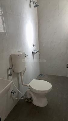 Bathroom Image of 680 Sq.ft 1 BHK Apartment / Flat for rent in Zen Elite, Kharadi Pune for Rs. 24000