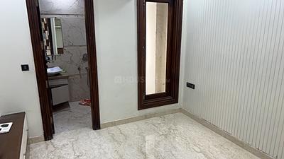 Bedroom Image of 1300 Sq.ft 3 BHK Builder Floor for rent in Shahdara New Delhi for Rs. 45000