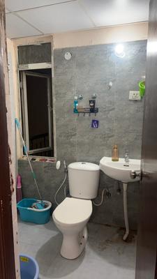Bathroom Image of 250 Sq.ft 1 RK Apartment / Flat for rent in Noida Extension Greater Noida for Rs. 11000