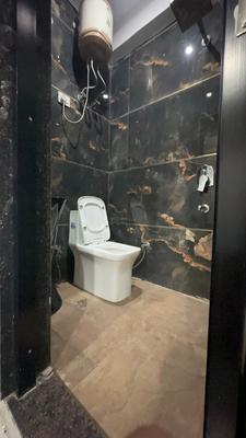 Bathroom Image of 250 Sq.ft 1 RK Independent House for rent in DLF Phase 3 Gurgaon for Rs. 15000