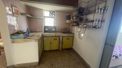 Kitchen Image of 800 Sq.ft 2 BHK Apartment / Flat for rent in Race Course Vadodara for Rs. 15000