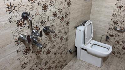 Image of 1600 Sq.ft 3 BHK Apartment / Flat for rent in Dwarkadheesh Apartment, Sector 12 Dwarka, New Delhi for Rs. 42000